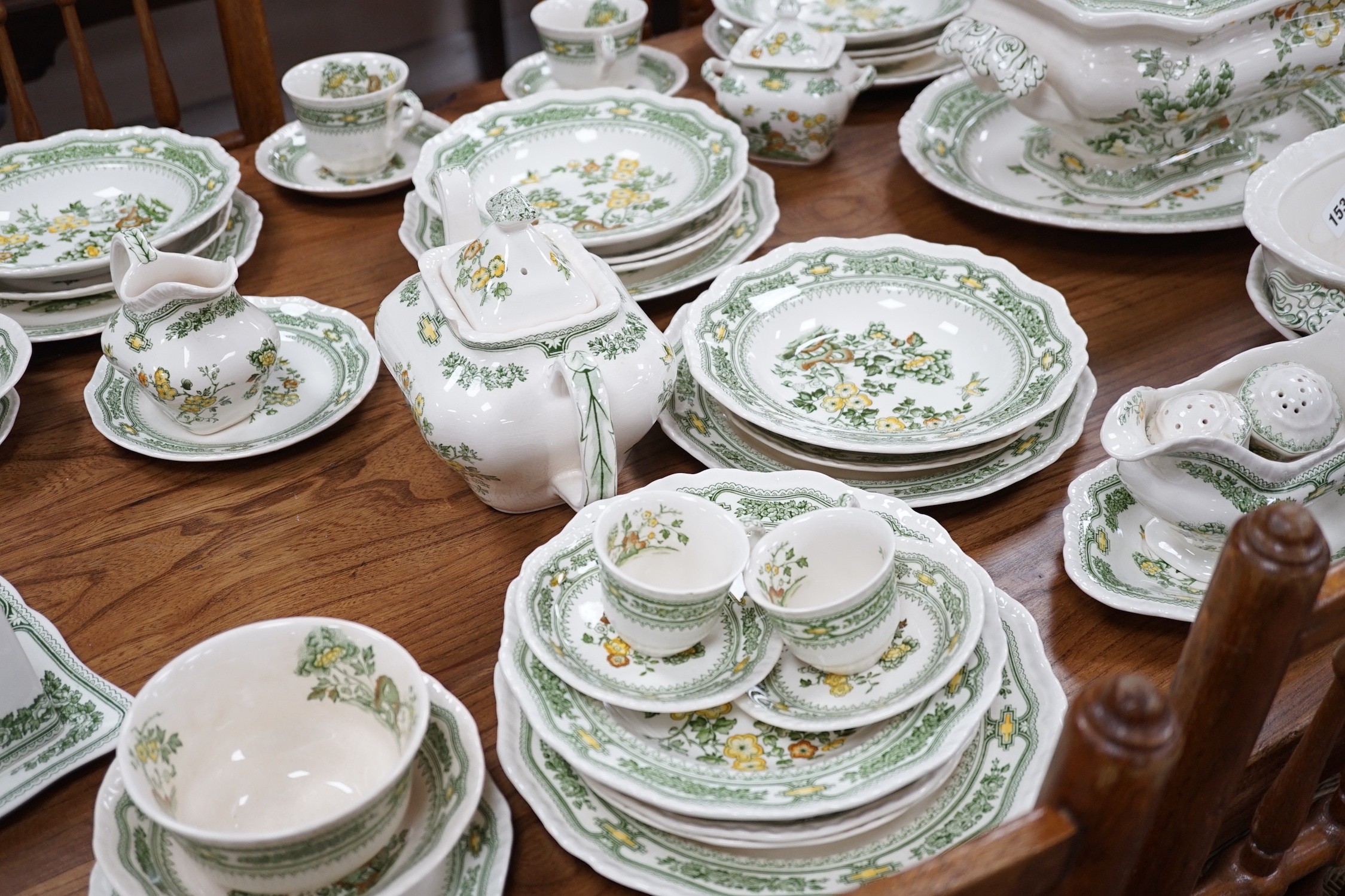 A complete Masons Ironstone Manchu pattern dinner service (settings for twelve persons), comprising twelve dinner plates, twenty-two dessert plates, twelve side plates, twelve soup dishes, twelve bowls, carrying plate, e